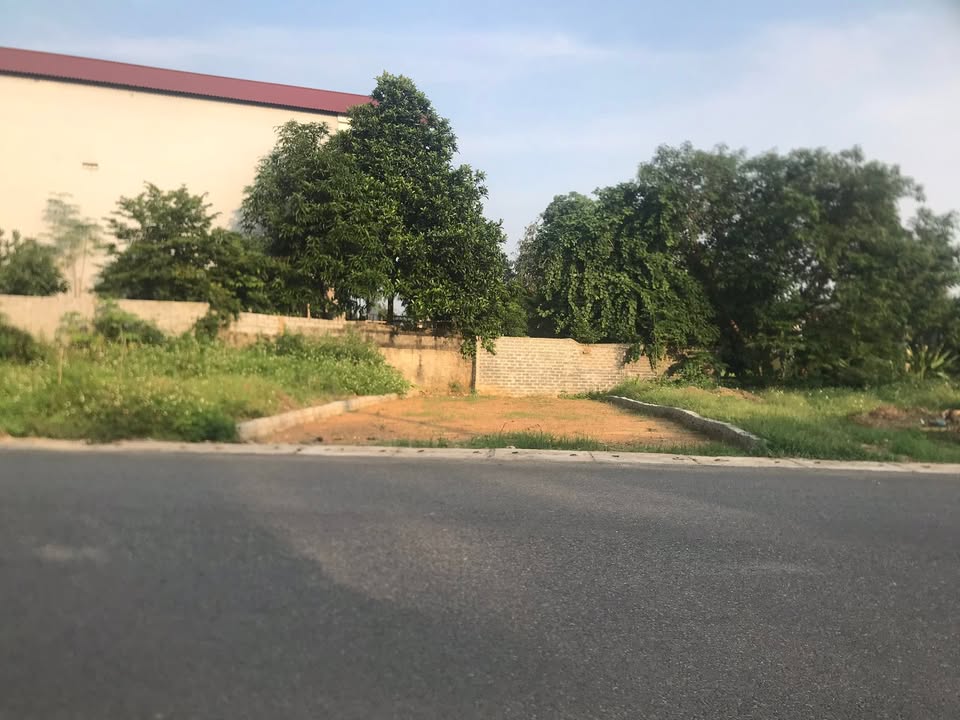 Đất thổ cư 105m² tại xã Xuân Lũng, Phú Thọ - Sổ hồng chính chủ, giá 1 tỷ hấp dẫn!