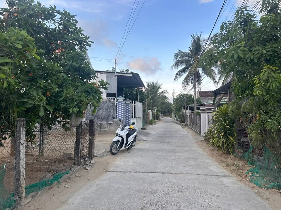 Đất thổ cư lô góc Vạn Phú 215m² giá 1.3 tỷ - Đường ô tô vào tận nơi!