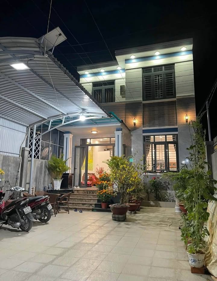 Biệt thự mini sân vườn Dĩ An 224m² giá 6.3 tỷ - Tặng full nội thất cao cấp!