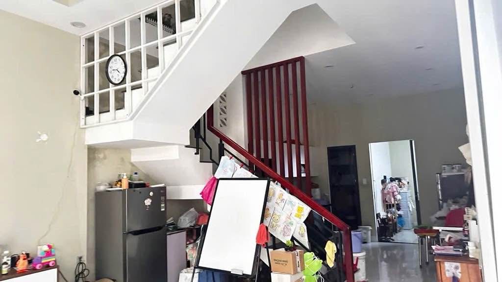 Nhà 3 tầng Lê Văn Hưu 100m² giá 5 tỷ - Đầu tư sinh lời ngay!