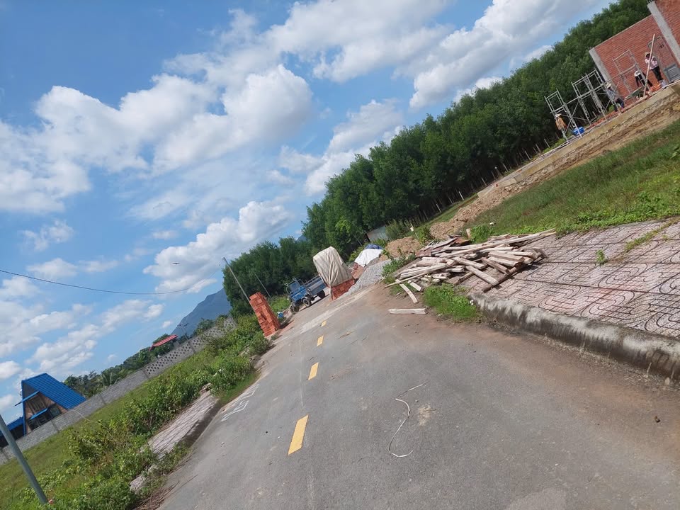 Bán đất 185m² tại ấp 1, Tóc Tiên, Phú Mỹ - Sổ đỏ chính chủ, giá chỉ 900 triệu!