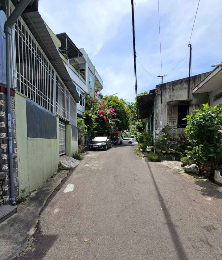 Nhà Hẻm 2 Tầng Ngô Mây Quy Nhơn 45.9m² giá 3.65 tỷ - Gần trường, chợ tiện lợi!