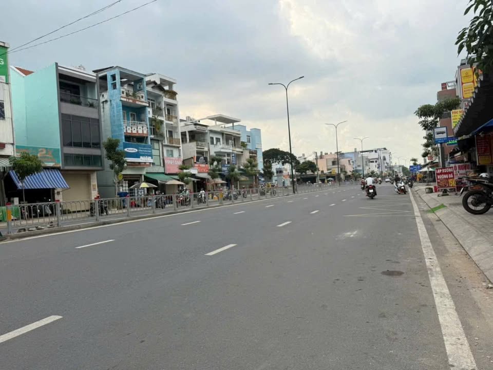 Bán nhà mặt tiền Dương Quảng Hàm, Gò Vấp 60m² giá 15 tỷ - Vị trí kinh doanh sầm uất!