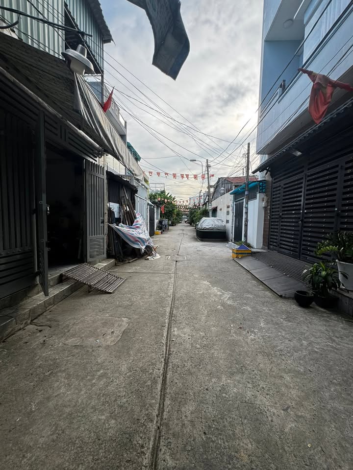 Nhà bán 83.6m² tại Bình Hưng, huyện Bình Chánh - Giá chỉ 4.7 tỷ, hẻm xe hơi tận cửa!