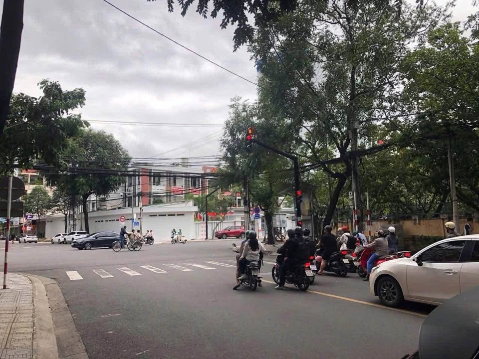 Nhà 3 tầng mặt tiền Lý Tự Trọng Nha Trang 92.6m² giá 20.5 tỷ - Vị trí đắc địa gần biển!