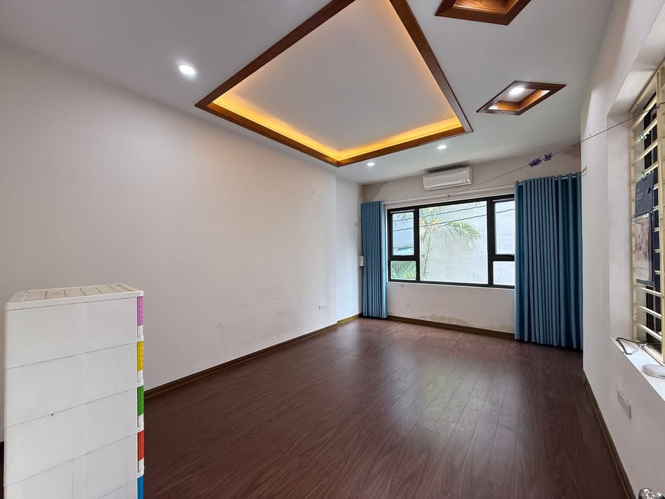 Nhà lô góc cho thuê tại Ngõ 68 Phú Diễn, 50m² giá 17 triệu - Tiện nghi đầy đủ!