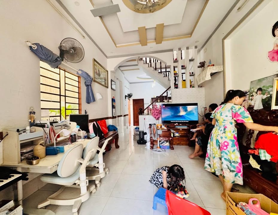 Nhà riêng tại Dĩ An 77m² giá 3.4 tỷ - Khu dân trí cao, an ninh tuyệt đối!