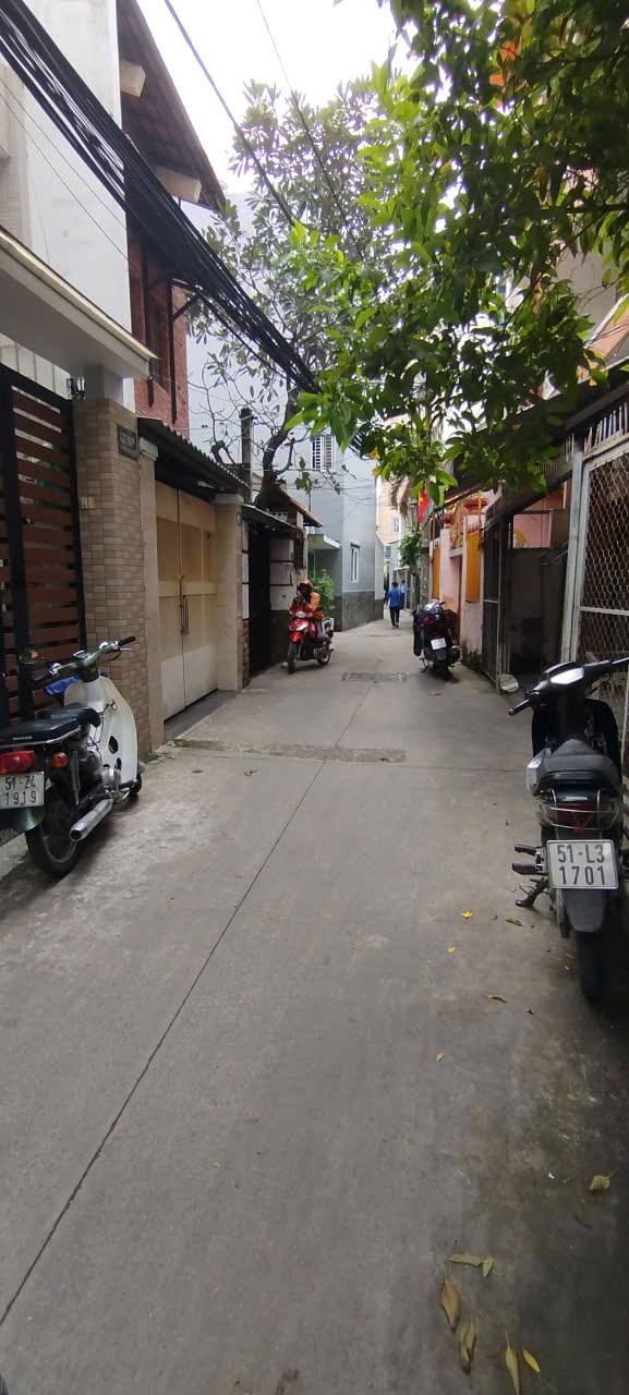 Nhà mới xây 2 tầng tại 137 Âu Dương Lân, quận 8 - Sẵn sàng vào ở ngay!