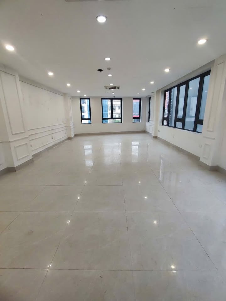 Văn phòng cho thuê tại Xã Đàn - Đống Đa 110m² giá 23 triệu - Không gian sang trọng, thoáng đãng!