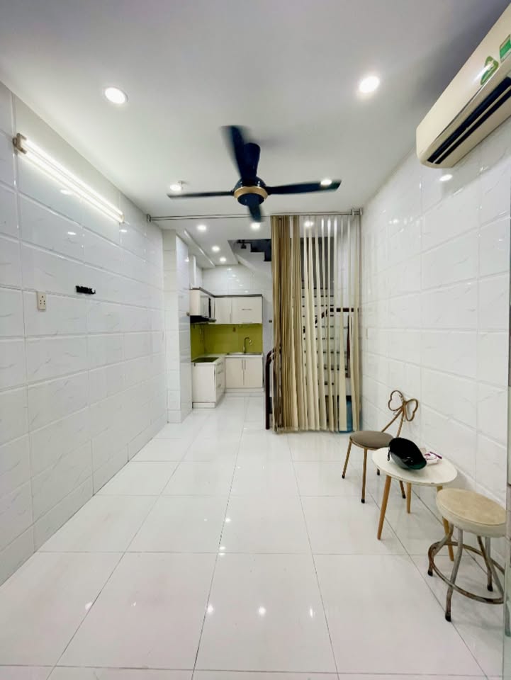 Cho thuê nhà quận 4 - Đường Hoàng Diệu 21m² giá 12 triệu - Không gian sống lý tưởng!