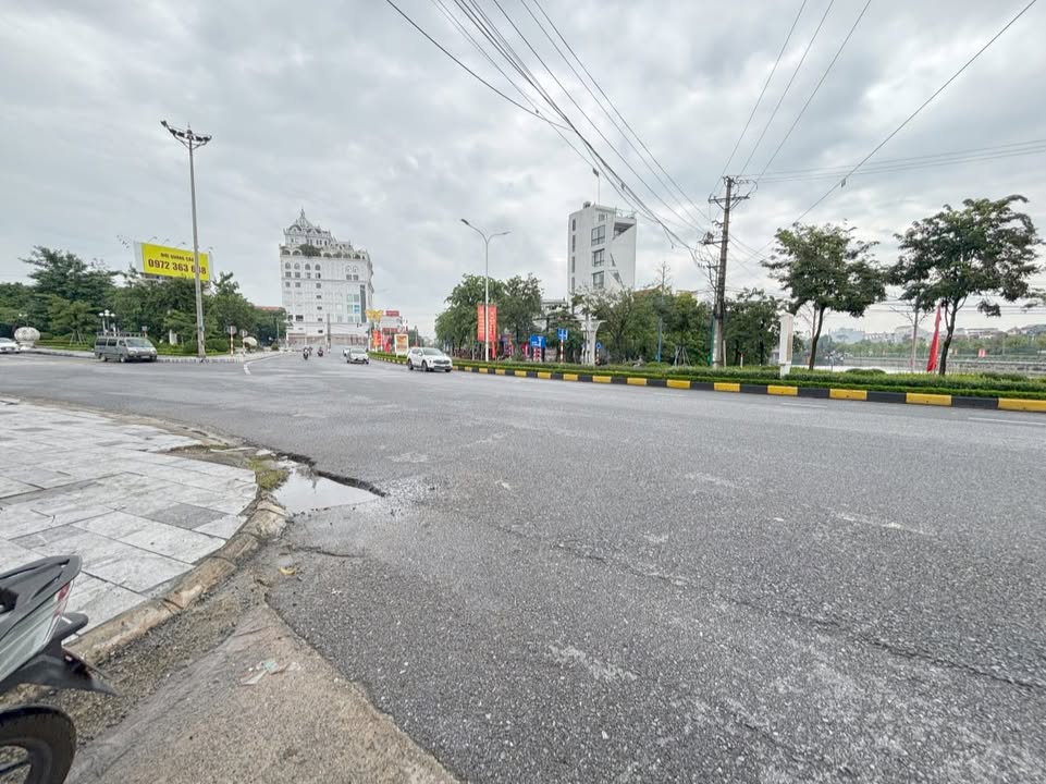 Nhà 3 tầng tại Dốc Láp, Liên Bảo, Vĩnh Yên 125m² giá 5.x tỷ - Tiện ích đầy đủ, giao thông thuận lợi!