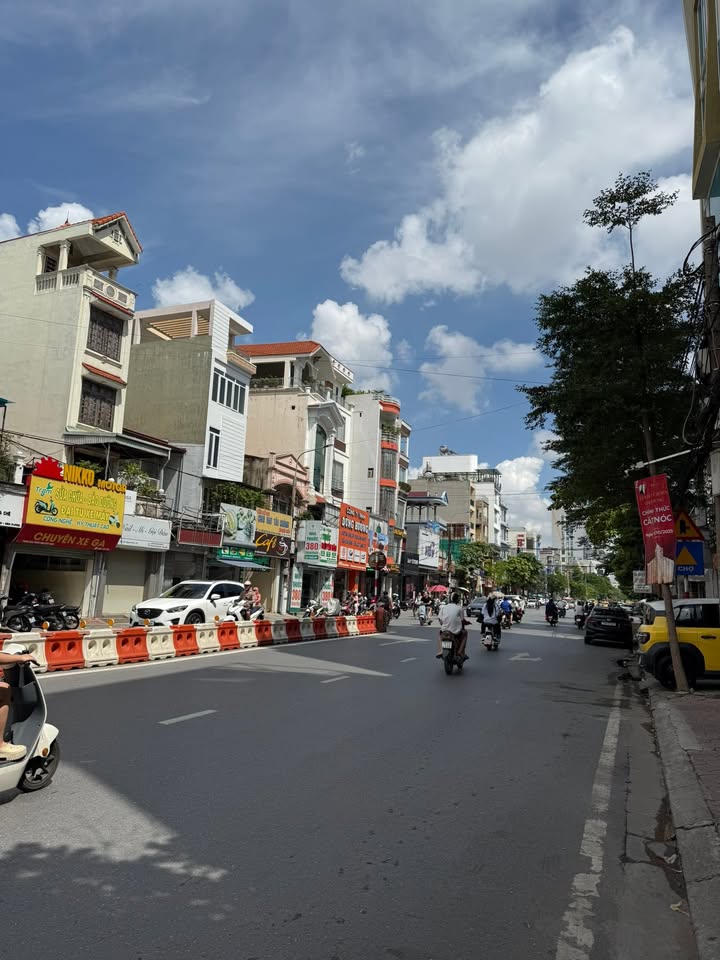 FrontHouse đường Trần Nguyên Hãn 110m² giá 13 tỷ - Mặt tiền rộng cho thuê sinh lời!