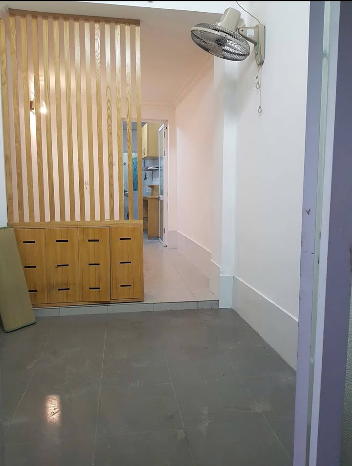 Nhà cho thuê Ngõ 10 Láng Hạ - Ba Đình 25m² giá 7.5 triệu - Tiện nghi đầy đủ!