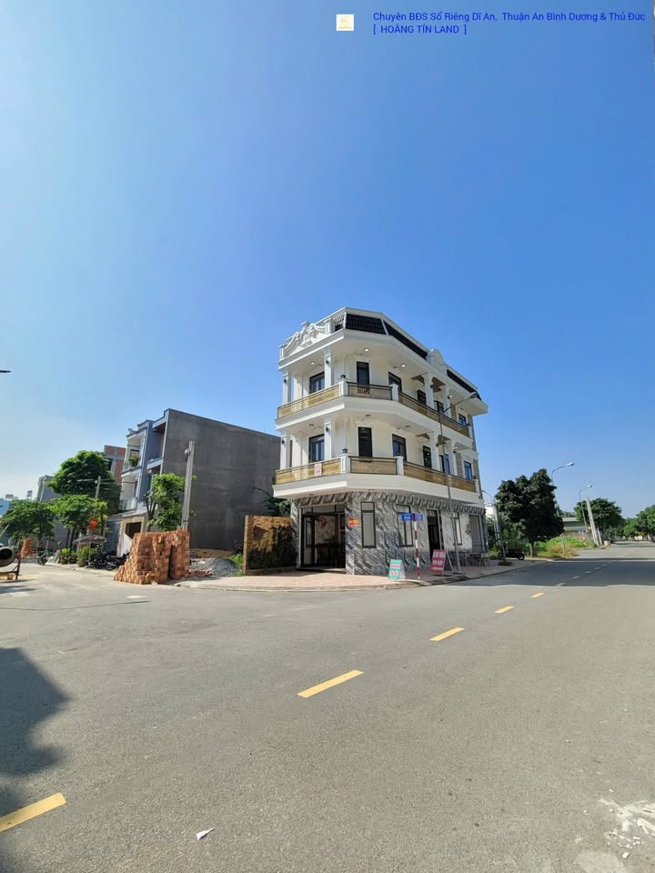 Nhà phố Tân Đông Hiệp Dĩ An 77m² giá 6.9 tỷ - Sổ hồng hoàn công, nội thất đầy đủ!