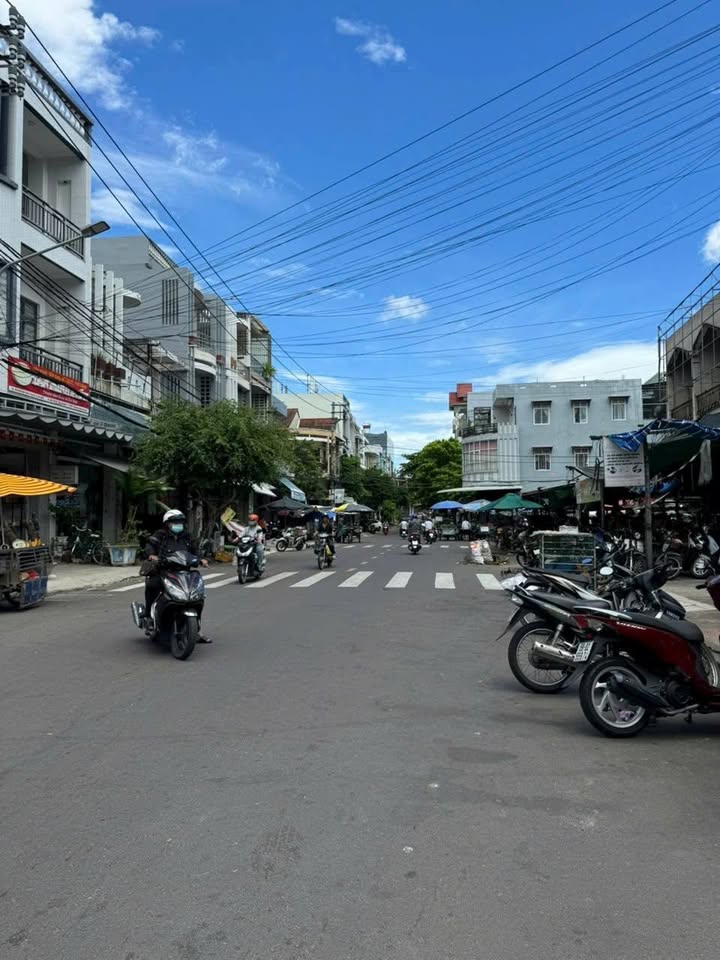 Nhà mặt tiền chợ Đầm, đường Hoàng Hoa Thám, 80m² - Chính chủ bán gấp!