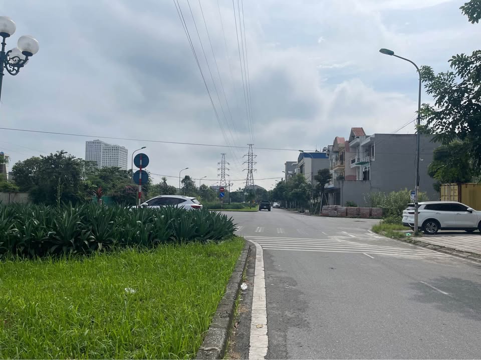 Đất mặt đường Xuân Thủy, Cầu Giấy 90m² giá 3.98 tỷ - Cơ hội đầu tư tuyệt vời!