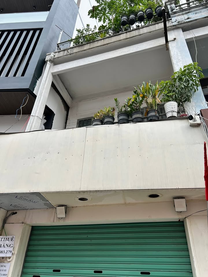 FrontHouse mặt tiền Huỳnh Văn Bánh, Quận 3 - 56m² - Khu kinh doanh sầm uất, giá chỉ 18.9 tỷ!