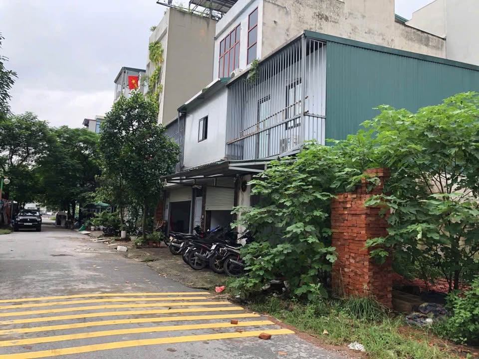 Nhà Phố Dịch Vụ Tây Nam Linh Đàm 60m² giá 17 tỷ - Vị trí đắc địa, thoáng mát!