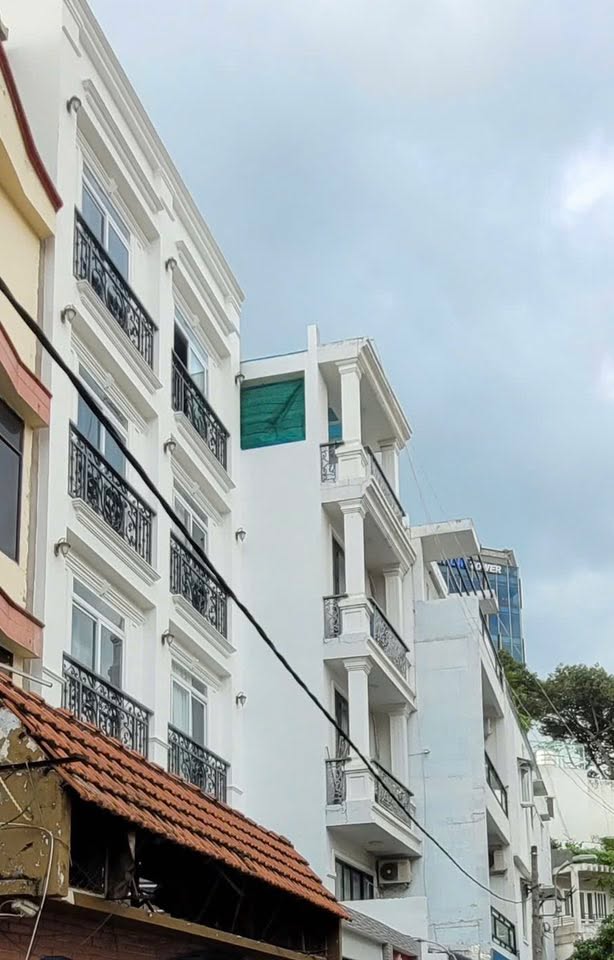 Mặt tiền Quận 1 - Đường Hai Bà Trưng 60m² - Giá chỉ 15.5 tỷ - Cơ hội đầu tư tuyệt vời!