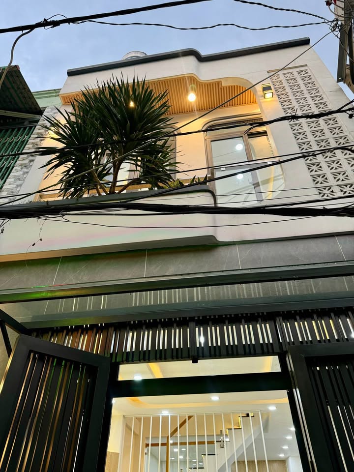 Nhà góc 2 mặt hẻm Nguyễn Văn Khối 40m² giá 4.65 tỷ - Gần công viên Làng Hoa!