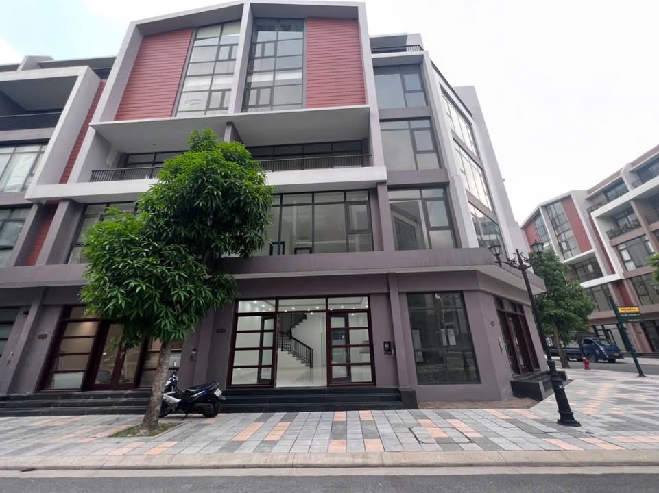 Shophouse cho thuê Phố Biển Gia Lâm 2 tầng giá 10 triệu - Mặt tiền 6m, hoàn thiện đẹp!