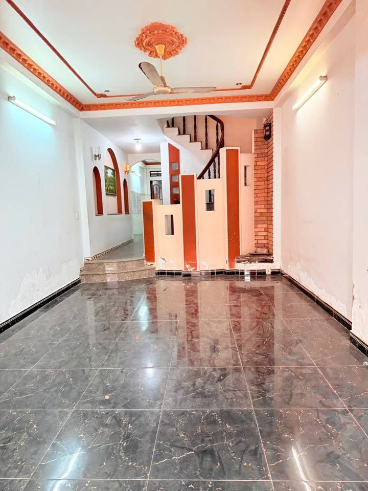 Nhà mặt tiền đường Lý Phục Man, Quận 7, 80m² giá chỉ 11 tỷ - Đậu xe hơi trong nhà!