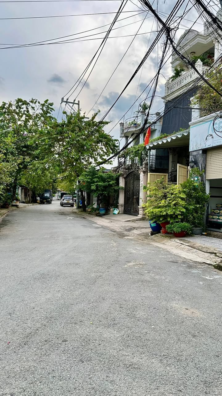 Bán đất ấp Đông 3, Hóc Môn, 230m² giá 9.8 tỷ - Địa điểm lý tưởng cho biệt thự!