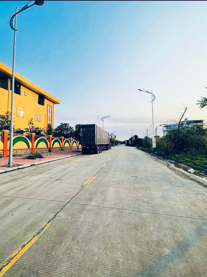 Đất nền Móng Cái 100m² giá chỉ 2 tỷ - Vị trí kinh doanh đắc địa!