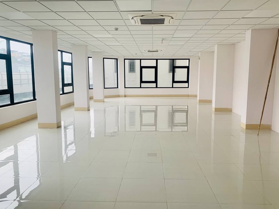 Cho thuê văn phòng tại phố Hoàng Cầu 65m² giá chỉ 17 triệu - Không gian làm việc lý tưởng!