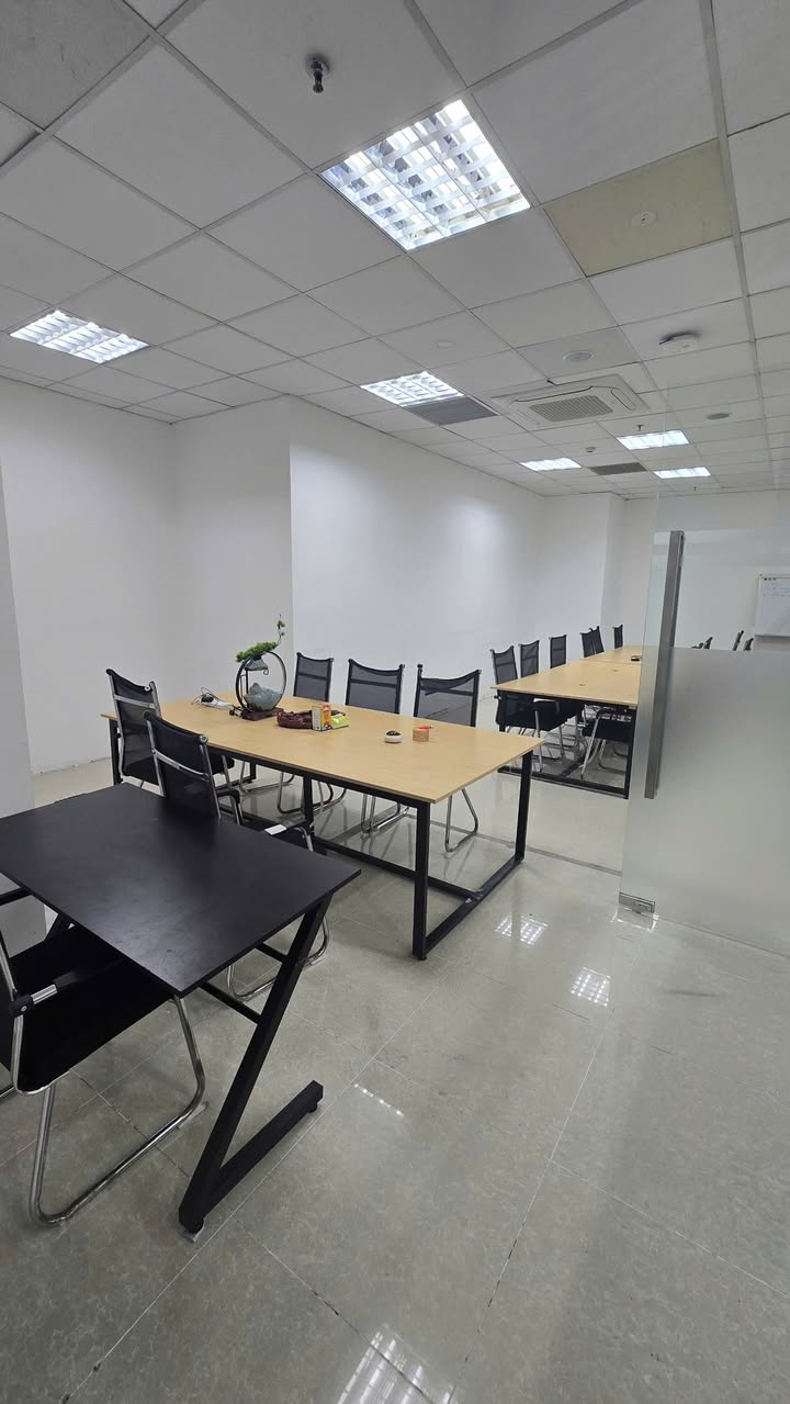 Cho thuê sàn văn phòng Tòa VNT 19 Nguyễn Trãi 675m² - Không gian làm việc lý tưởng!