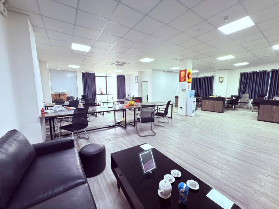 Cho thuê văn phòng Nguyễn Xiển 100m² giá 19.5 triệu - Thiết kế hiện đại, tiện ích đầy đủ!