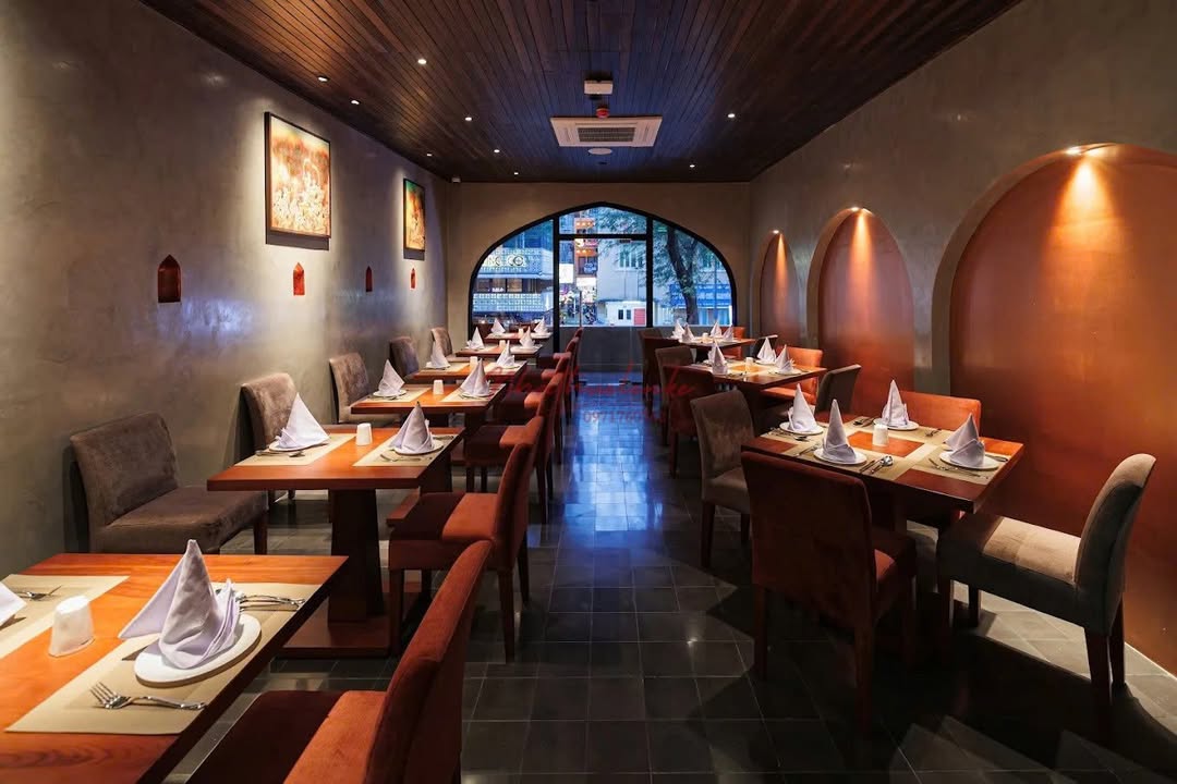 Front House cho thuê Lê Thánh Tôn Q1 70m² giá thỏa thuận - Cơ hội vàng cho kinh doanh!