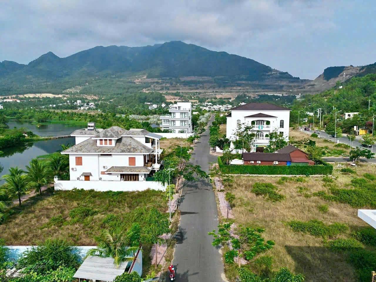 Bán lô góc liền kề dự án Ven Sông Tắc Nha Trang 280m² giá 8.68 tỷ - Hàng cực hiếm tại vị trí đắc địa!