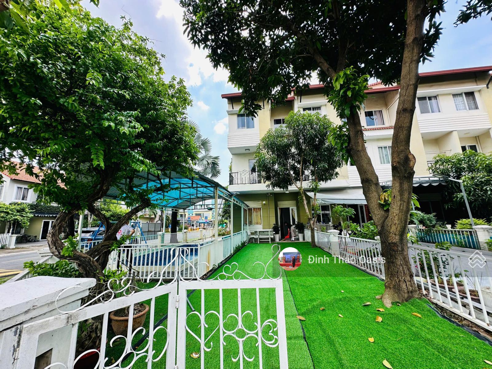 Biệt thự góc 300m² có hồ bơi tại Oasis Bình Dương - Sẵn sàng vào ở ngay!