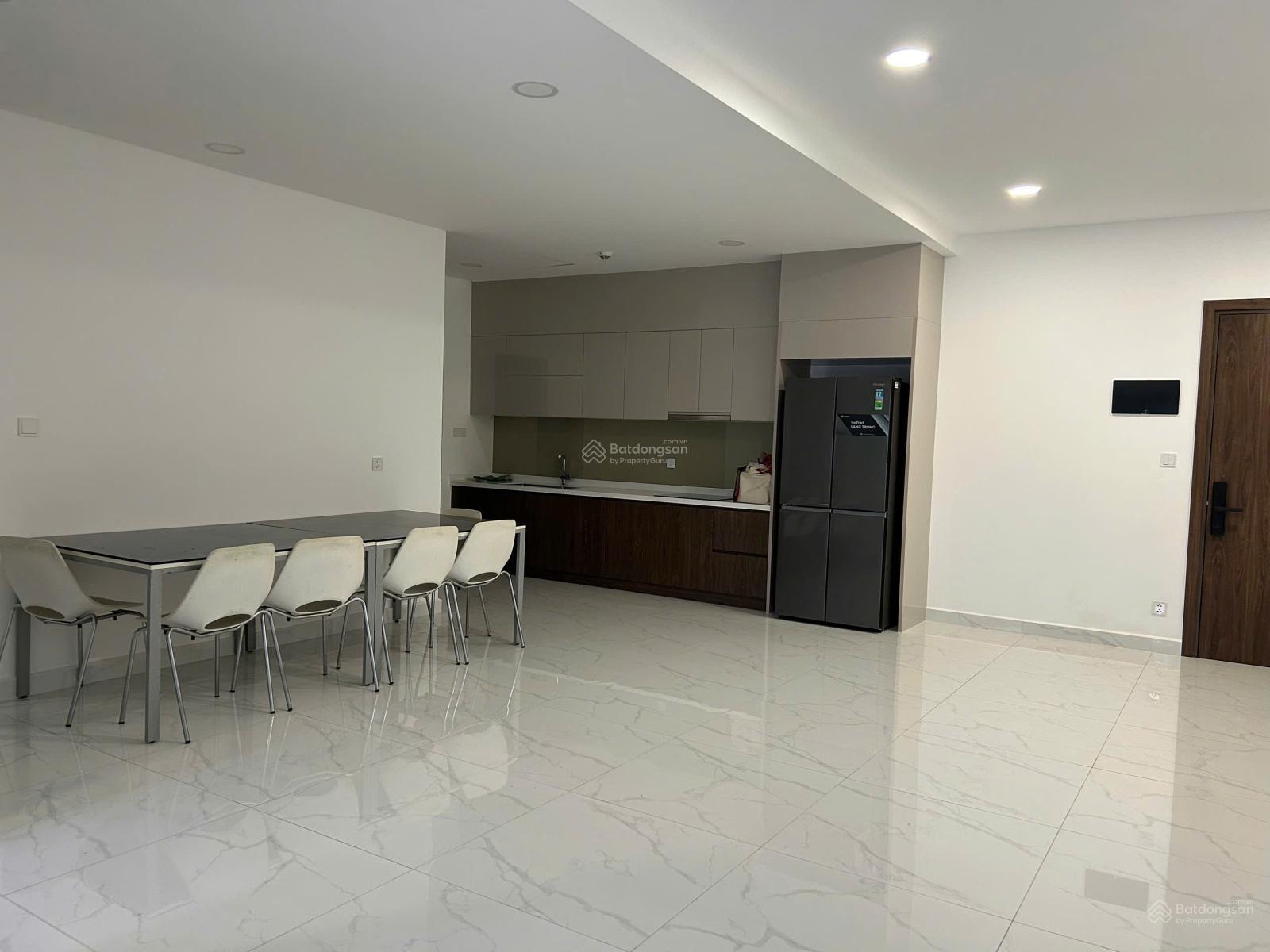 Căn hộ Diamond Brilliant Tân Phú 112m² giá 20 triệu - Thiết kế hiện đại, đầy đủ tiện nghi!