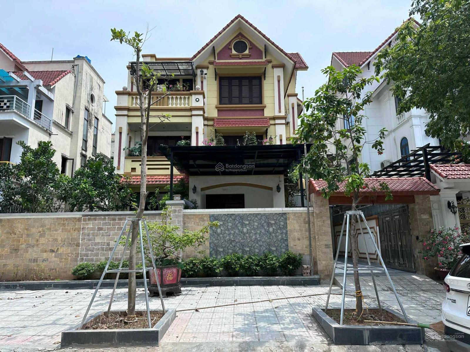 Biệt thự lô góc 370m² tại KĐT Vân Canh, giá thuê 35 triệu - Nội thất cơ bản