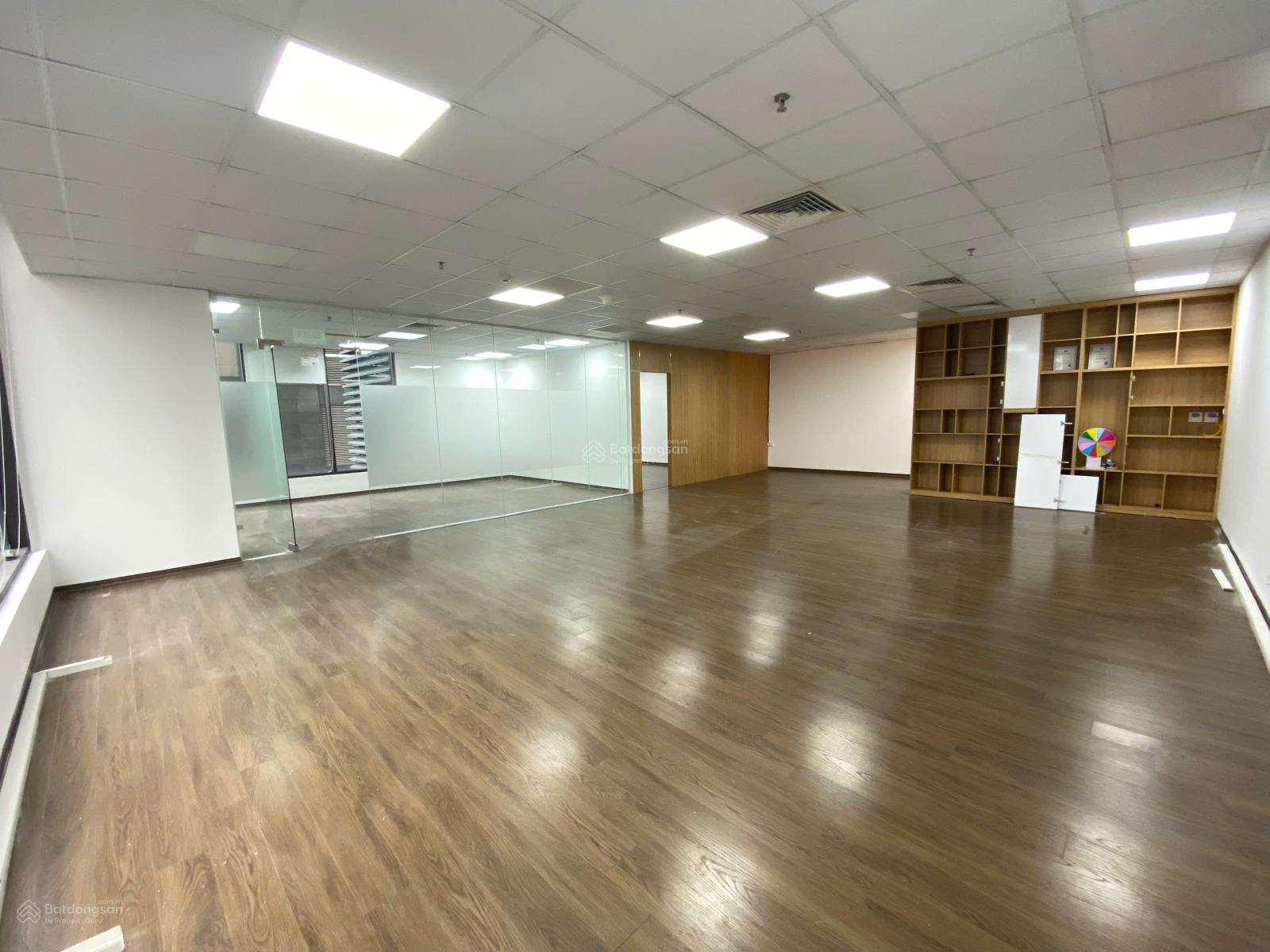 Cho thuê văn phòng cao cấp tại Viễn Đông Building 200m² giá 40 triệu - Sẵn sàng bàn giao ngay!