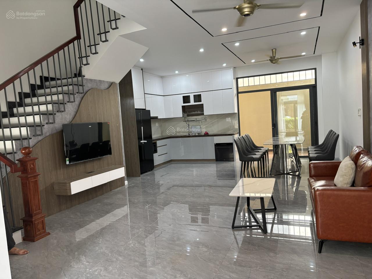 Cho thuê nhà phố Verosa Park quận 9 102m² giá 35 triệu - Full nội thất mới 100%!