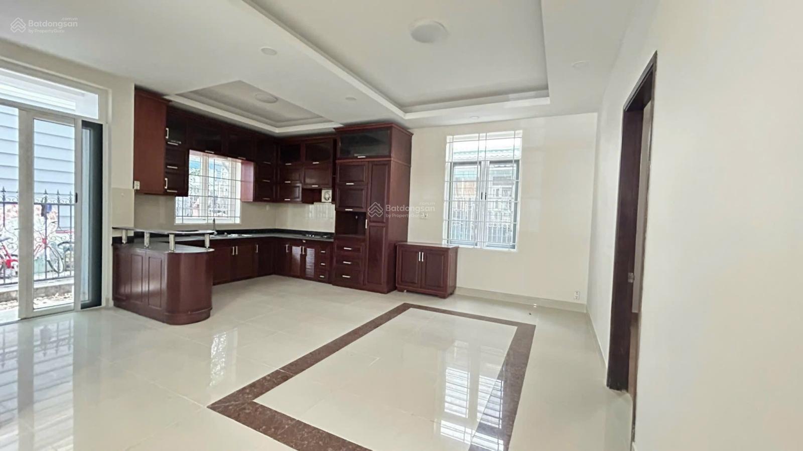 Biệt thự Sadeco ven sông Ông Lớn Quận 7, 300m² chỉ 20 triệu - Không thể bỏ lỡ!