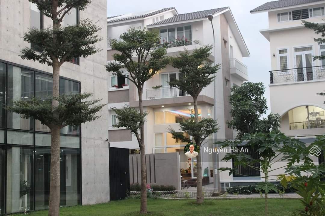 Biệt thự liền kề Phú Mỹ Hưng 194m² giá 31.8 tỷ - Full nội thất cao cấp, chỉ việc vào ở!