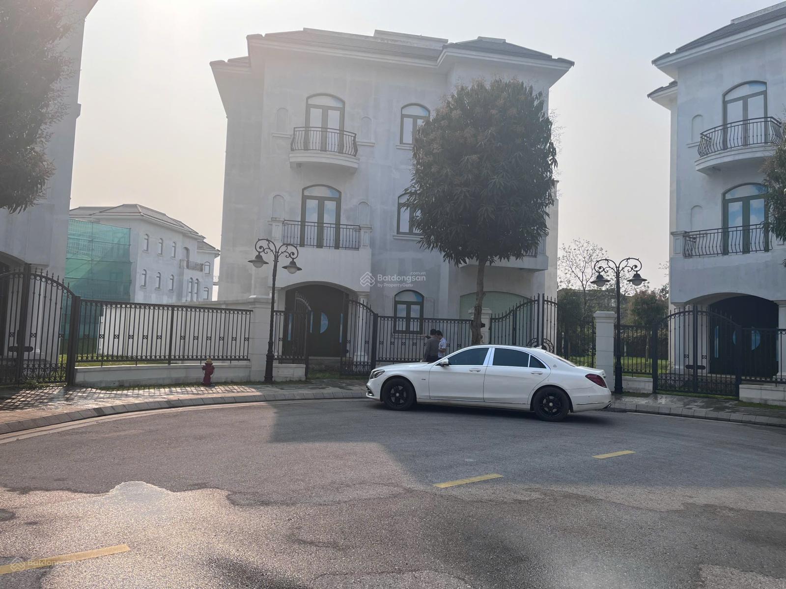 Biệt thự đơn lập mặt hồ Vinhomes Star City 350m² giá 23 tỷ - Cơ hội đầu tư hấp dẫn!