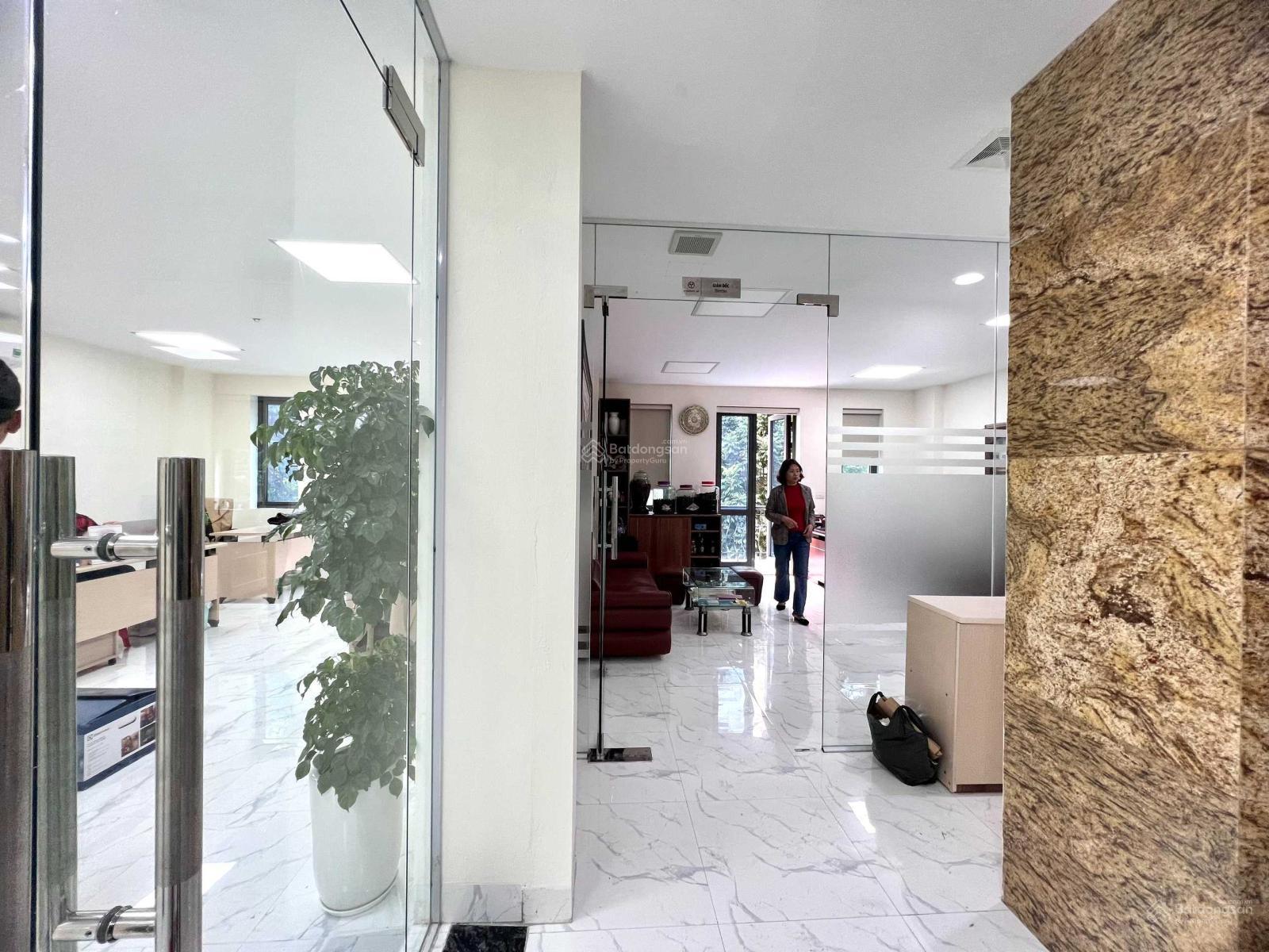 Cho thuê văn phòng tại Kiến Hưng Luxury 135m² giá 12 triệu - Văn phòng hiện đại, đẹp mắt!