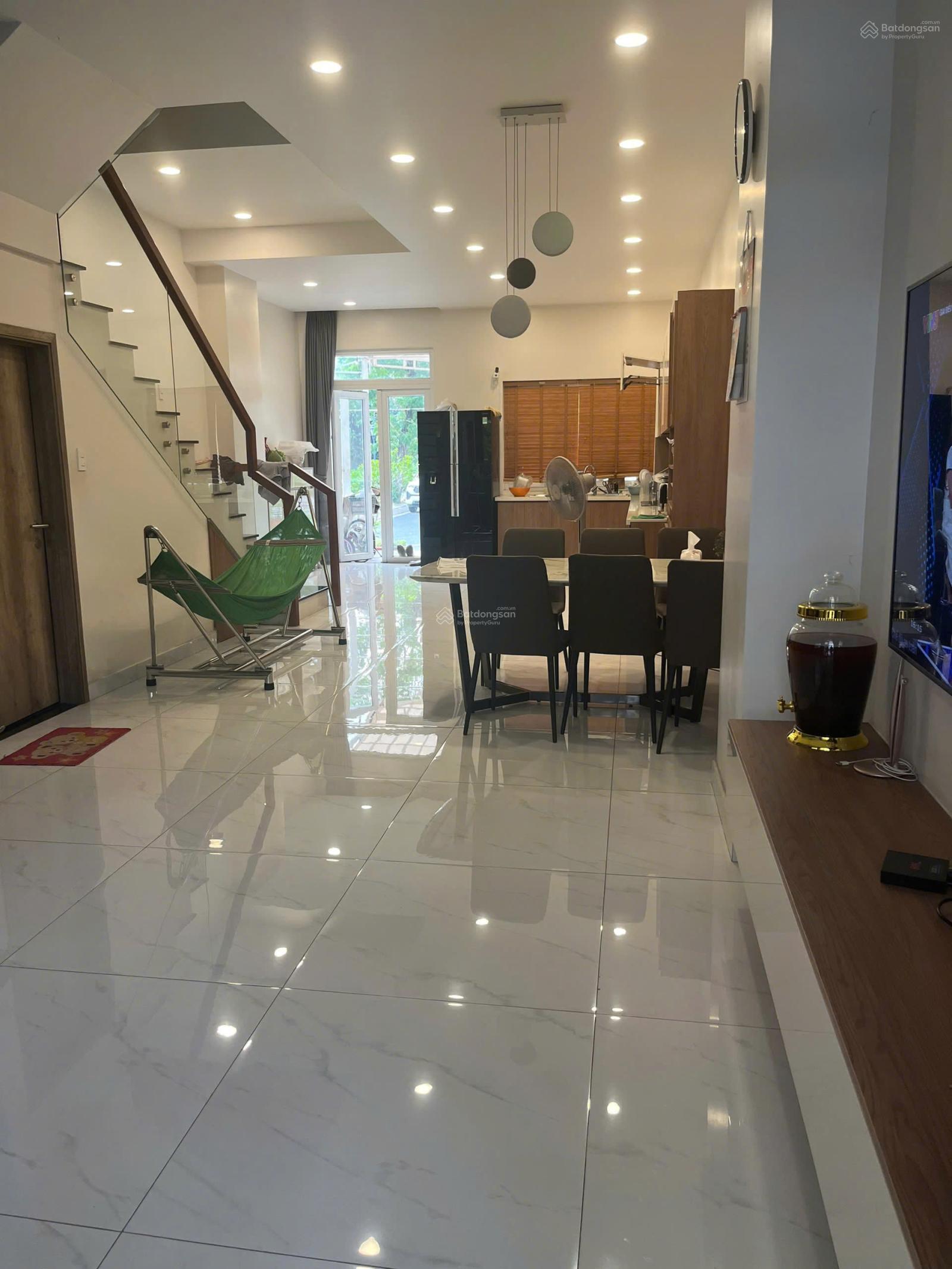 Cho thuê căn góc Rio Vista Quận 9, 220m² - Full nội thất, giá 25 triệu