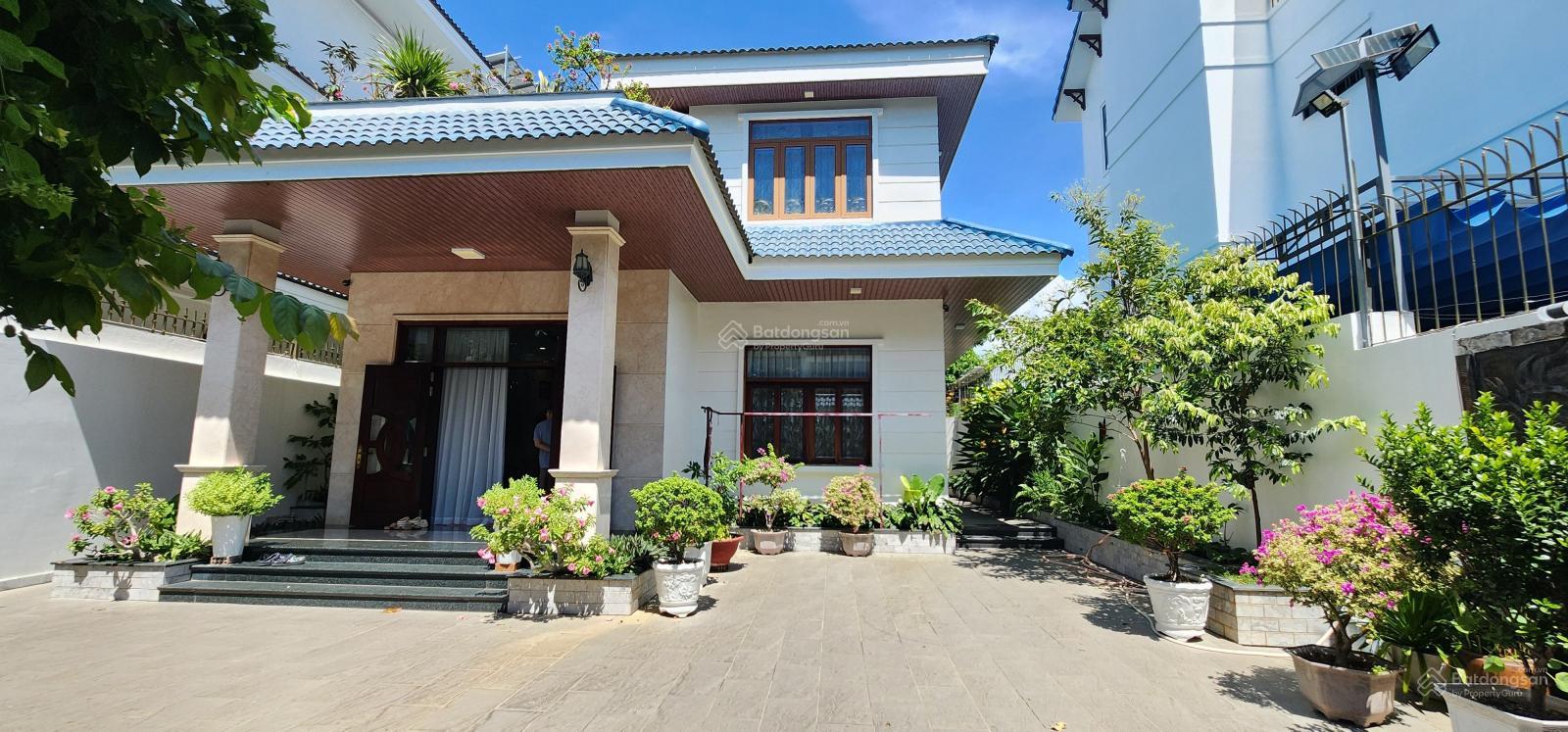 Cho thuê biệt thự 300m² tại Vĩnh Điềm Trung - Thiết kế thoáng đãng, đối diện công viên!