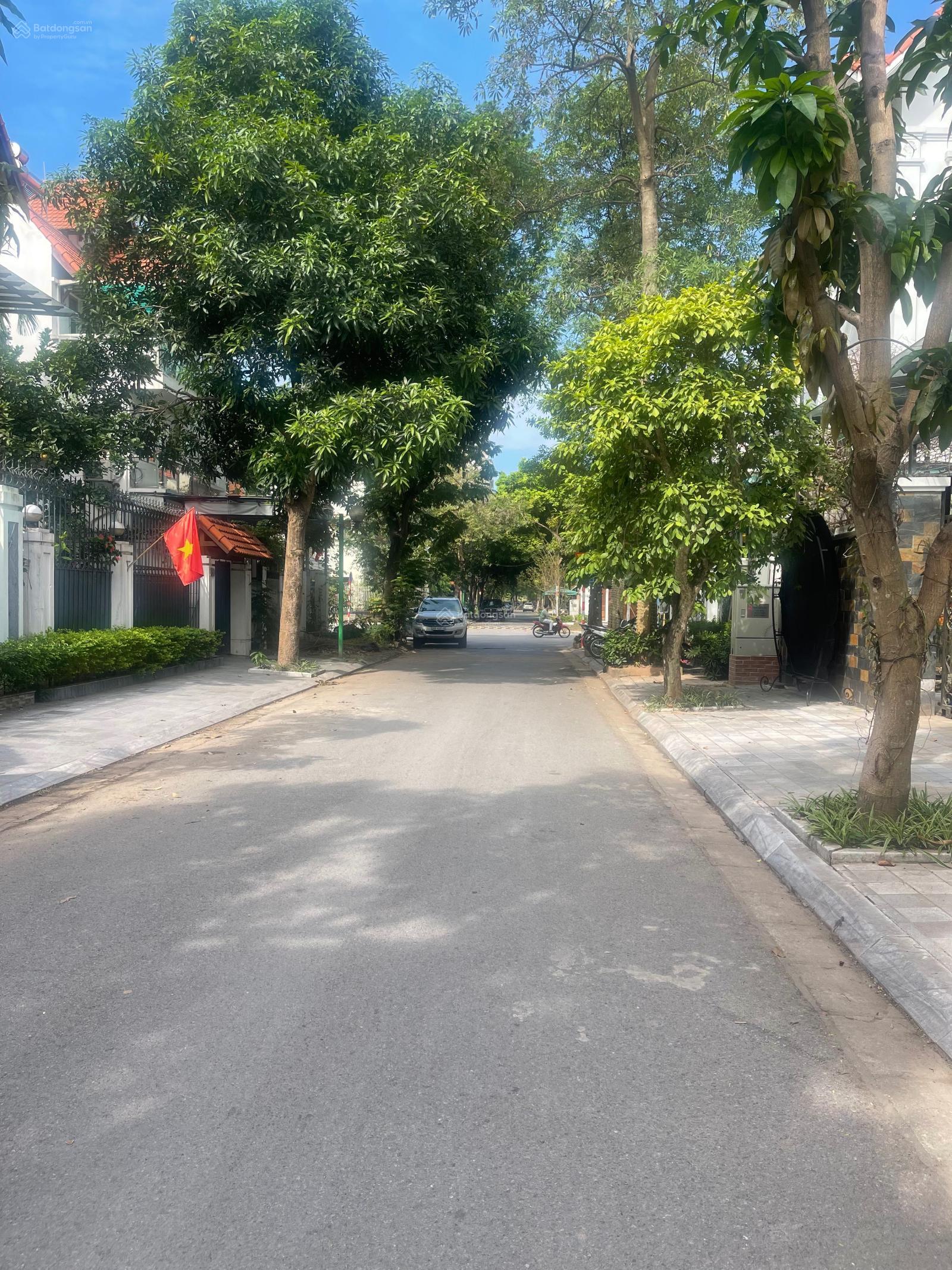 Biệt thự Đặng Xá - Gia Lâm 250m² giá 23.75 tỷ - Nội thất đầy đủ, sẵn sàng ở!