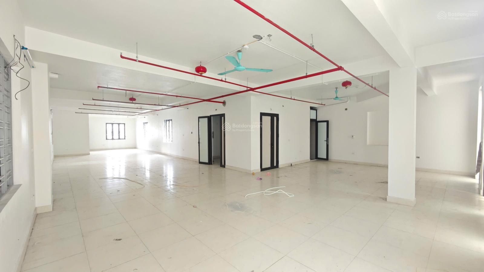 Cho thuê văn phòng KĐTM Cầu Bươu, Thanh Trì 200m² giá 18 triệu - Không gian làm việc lý tưởng!