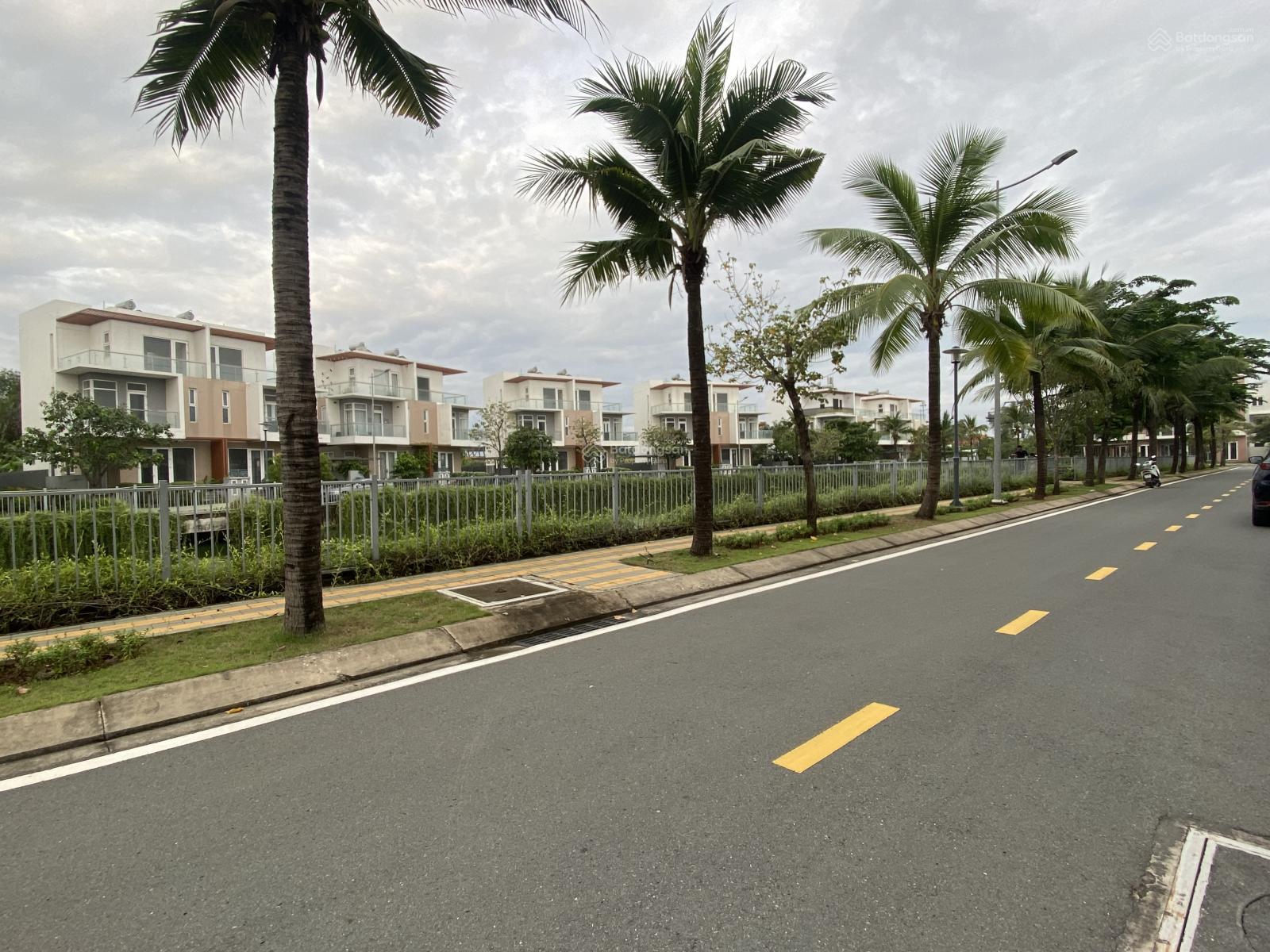 Bán nhanh nhà phố Dragon Village 90m² giá 7.8 tỷ - Sổ hồng chính chủ, view hồ