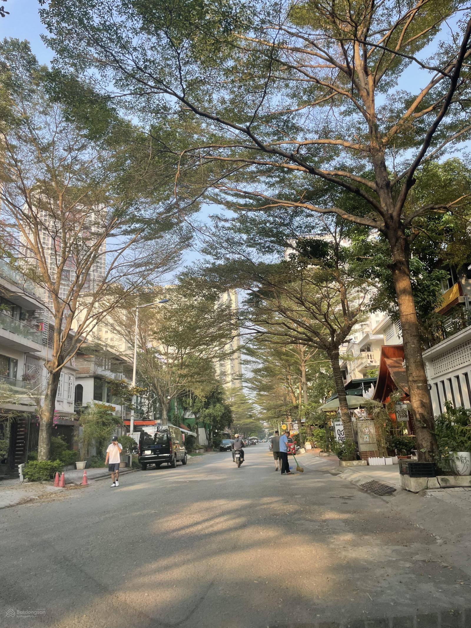 Cần bán gấp căn liền kề 135m² tại Văn Khê, Hà Đông - Giá chỉ 33,5 tỷ VND!