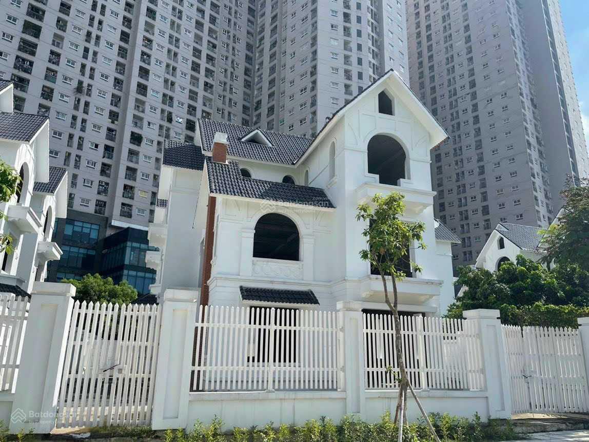 Townhouse Geleximco Lê Trọng Tấn 300m² giá 4x tỷ - Sân vườn rộng, thoáng mát!