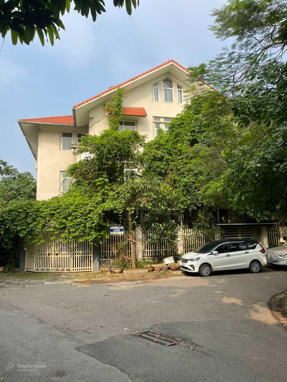 Biệt thự lô góc Làng Việt Kiều Châu Âu 180m² giá 40 tỷ - View vườn hoa tuyệt đẹp!